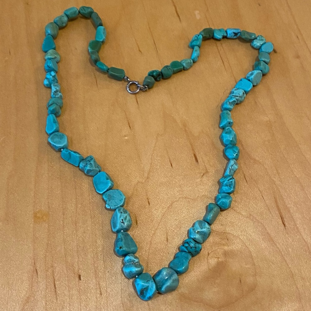 Turquoise bead necklace